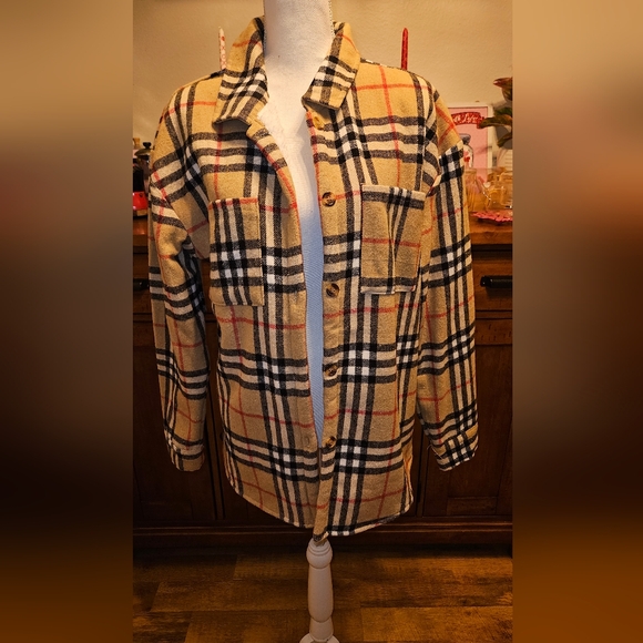 Plaid Women's Sherpa-Lined Light Jacket - Picture 2 of 5